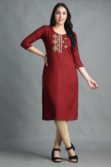 Filiate Women Embroidered Straight Kurta with Round Neck