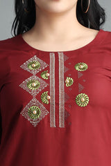 Filiate Women Embroidered Straight Kurta with Round Neck